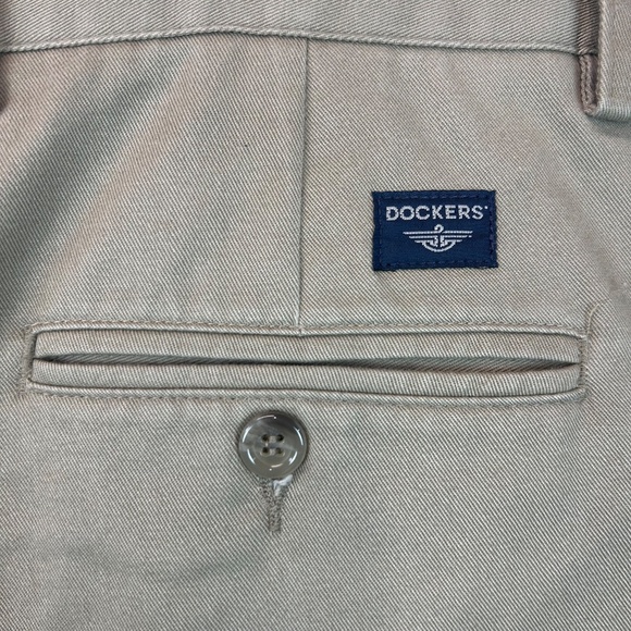 Dockers Men’s Signature Khaki Pants W38 L30 Classic Fit Iron-Free Stretch - Picture 3 of 9